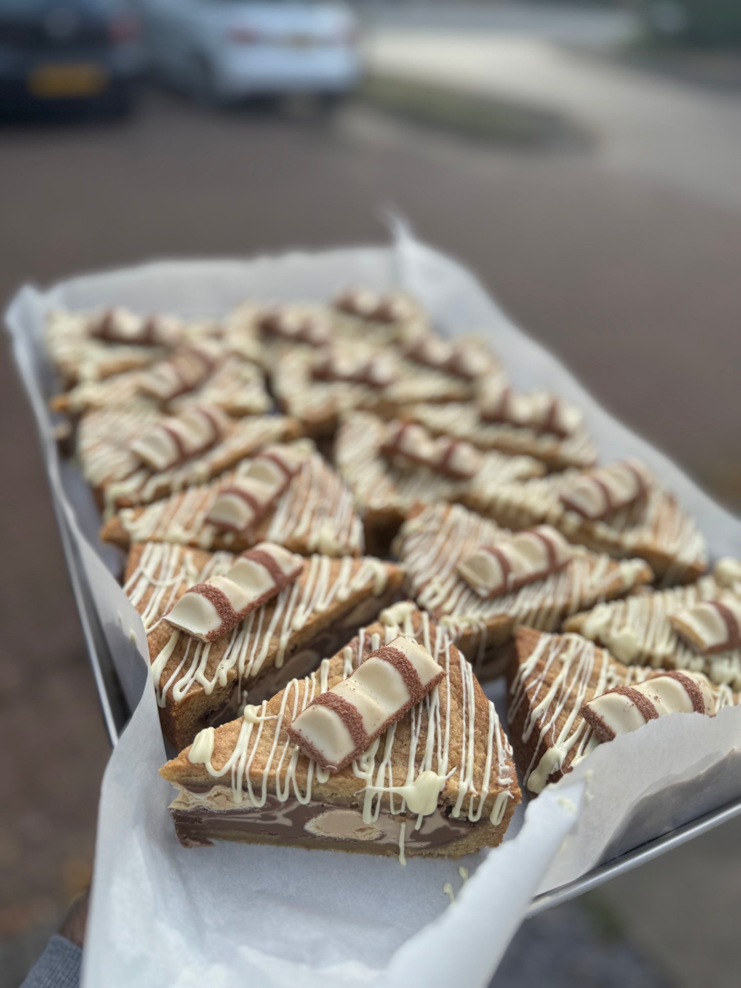 White choc bueno slice